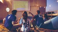 Nobar Bola Di Rumah, Bikin Hubungan Keluarga Makin Hangat