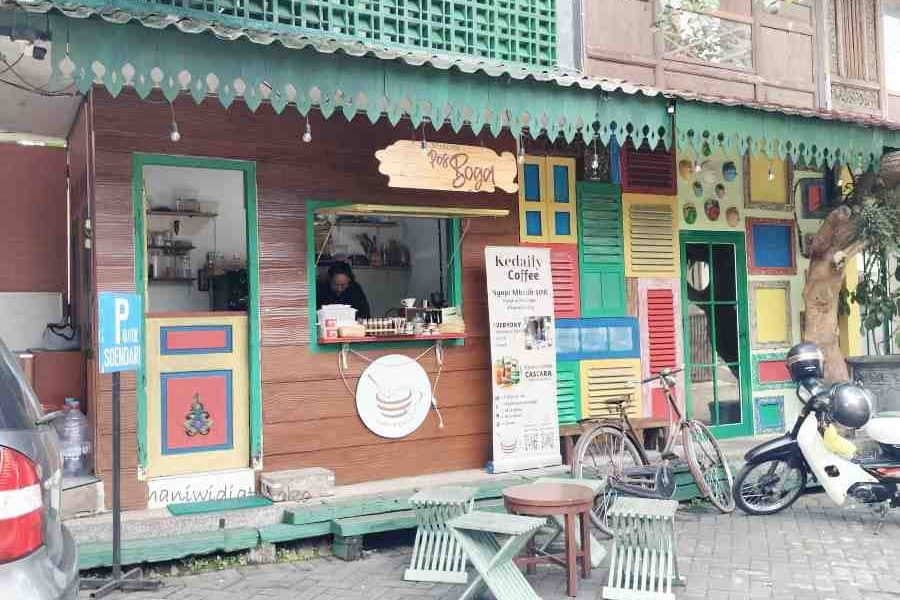 Kedaily Coffee Malang, Coffee and Art, Ngopi Sambil Membatik