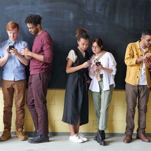 Adaptasi Dunia Kerja, Dari Boomer Hingga Gen Z